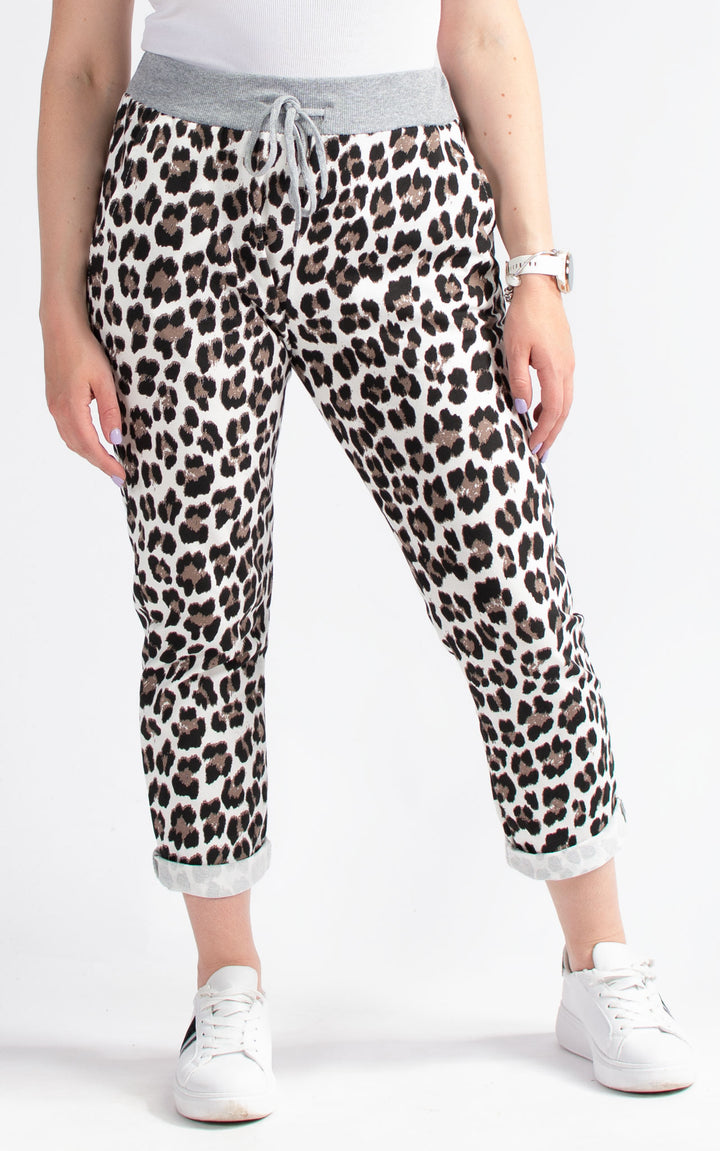 Basic Jogger | White Leopard Print