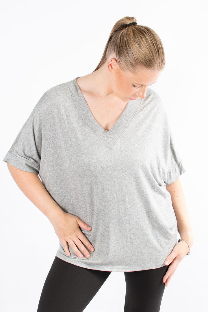 BASIC | V-neck | Grey