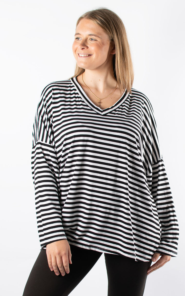 Striped V-neck | Black