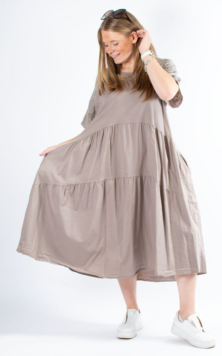 Broderie Sleeve Dress | Mocha