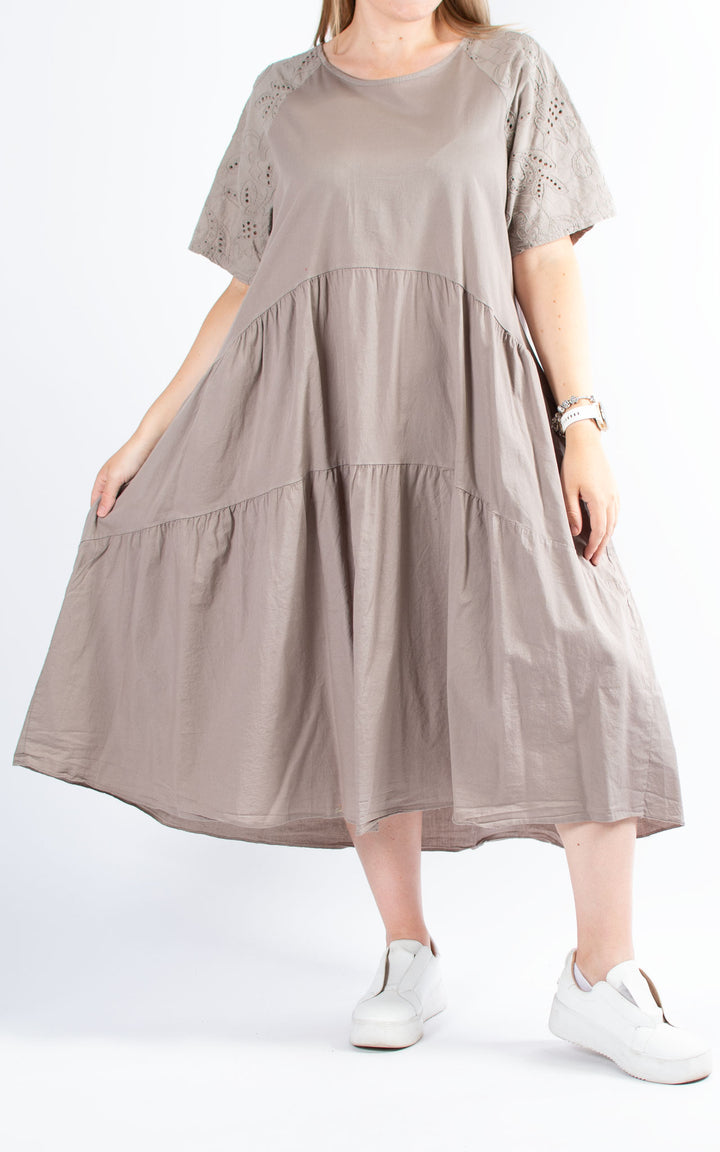 Broderie Sleeve Dress | Mocha