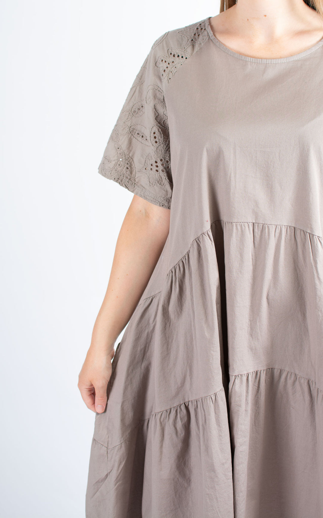 Broderie Sleeve Dress | Mocha