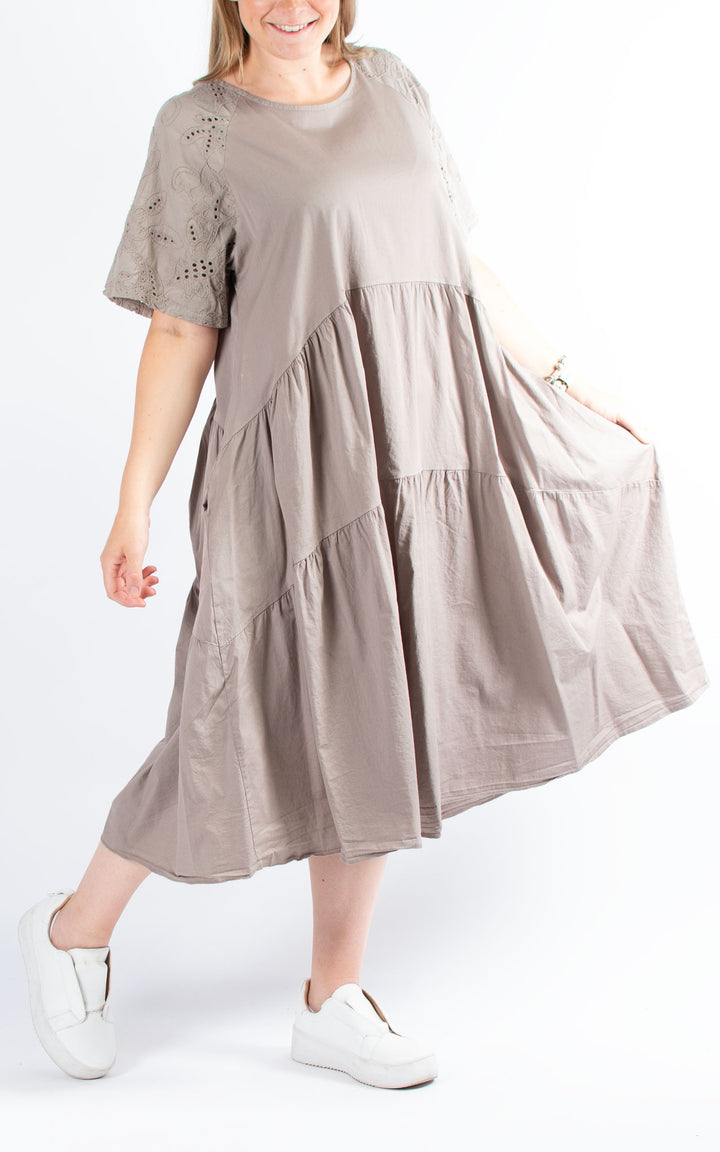 Broderie Sleeve Dress | Mocha