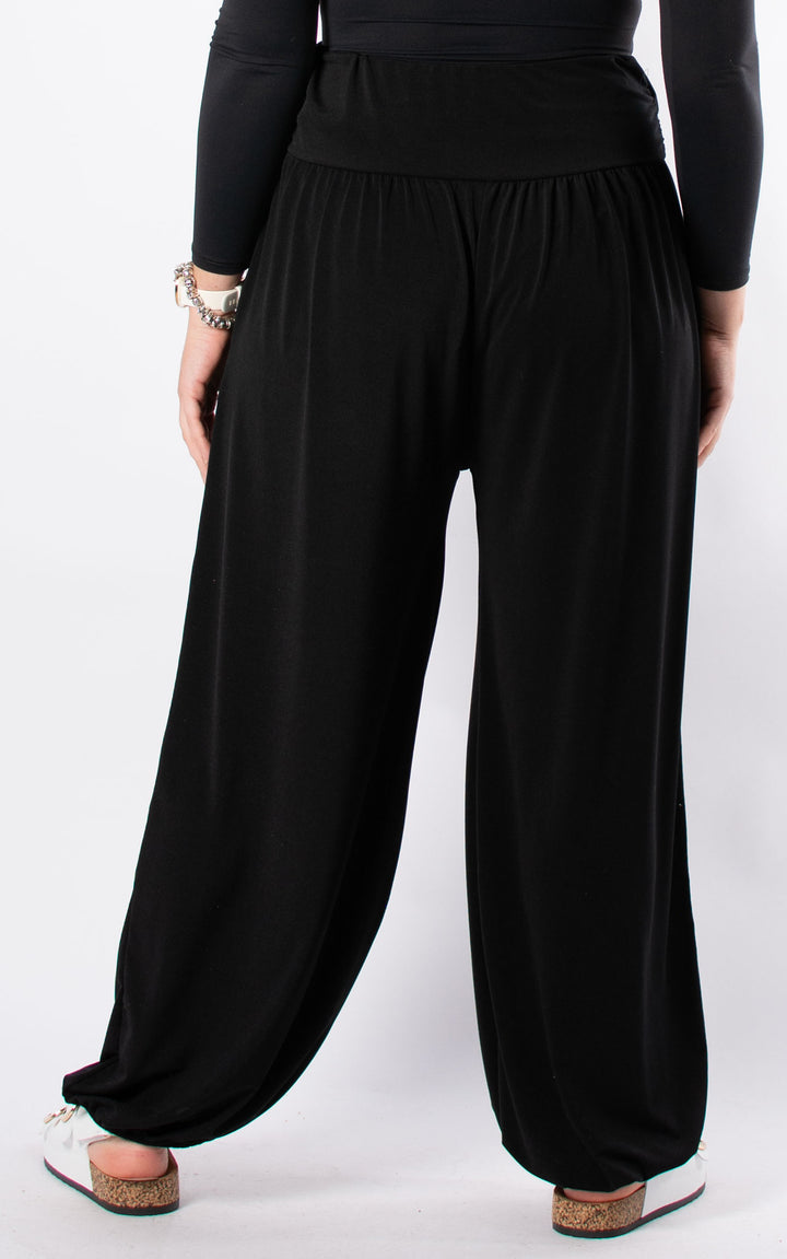 Cath Harems | Black