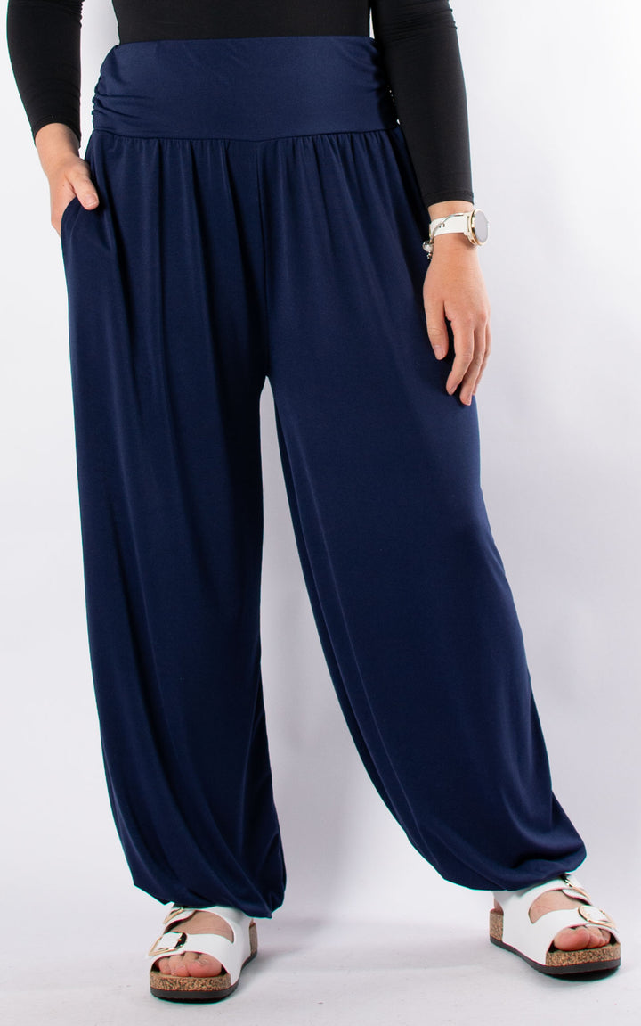 Cath Harems | Navy