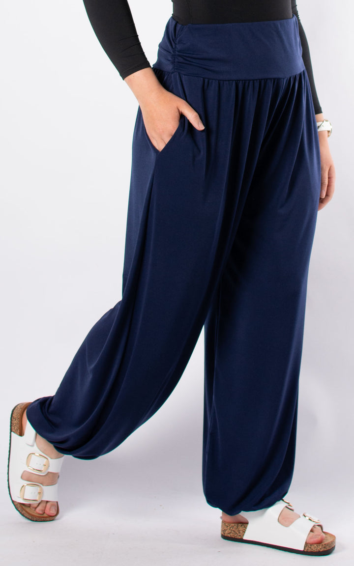 Cath Harems | Navy