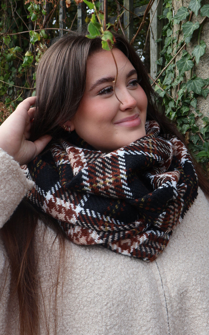 Check Scarf | Black