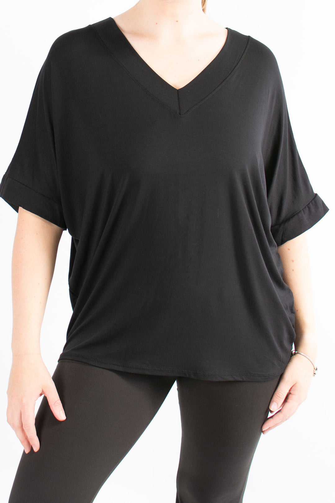BASIC | V-neck | Black