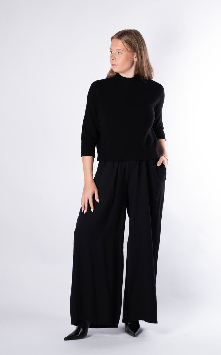 Erica Crop Jumper | Black