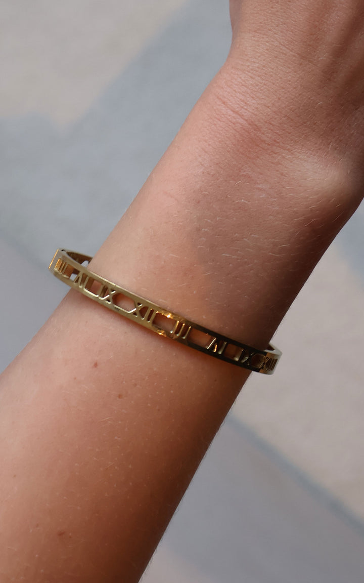 Jet Bracelet | Roman Numerals Cut Out | Gold