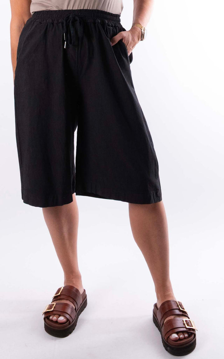 Malia Bermuda Shorts| Black