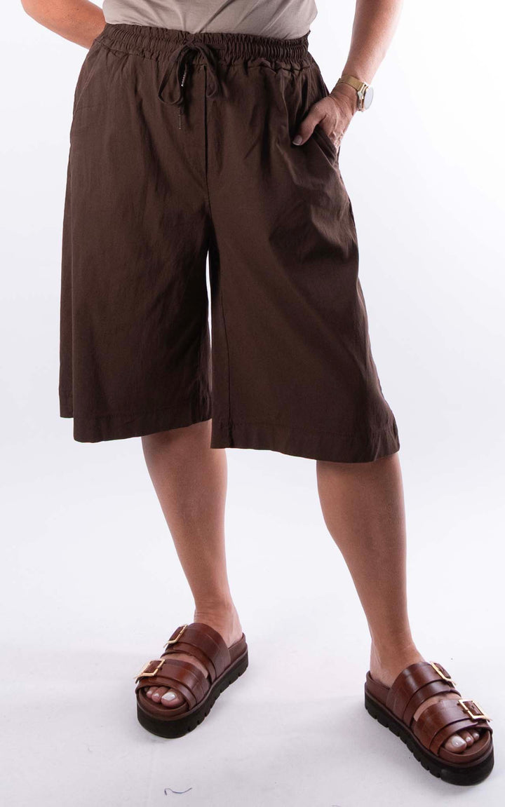 Malia Bermuda Shorts| Chocolate