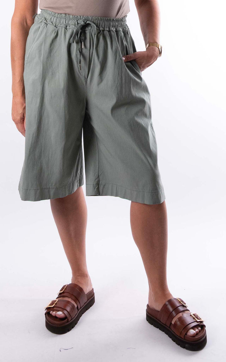 Malia Bermuda Shorts| Khaki