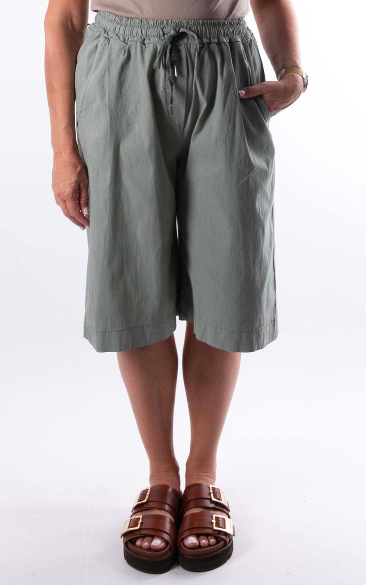 Malia Bermuda Shorts| Khaki