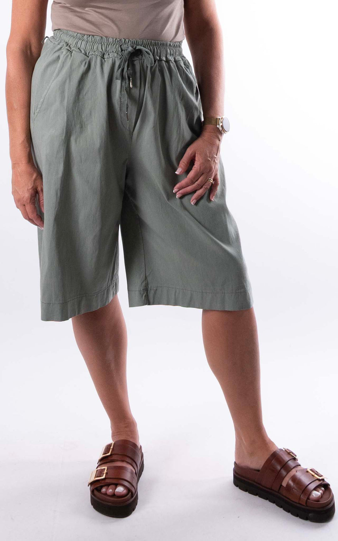 Malia Bermuda Shorts| Khaki