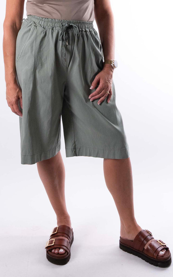 Malia Bermuda Shorts| Khaki