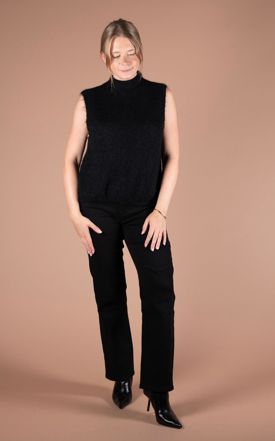 Maren Tie Back Vest | Black
