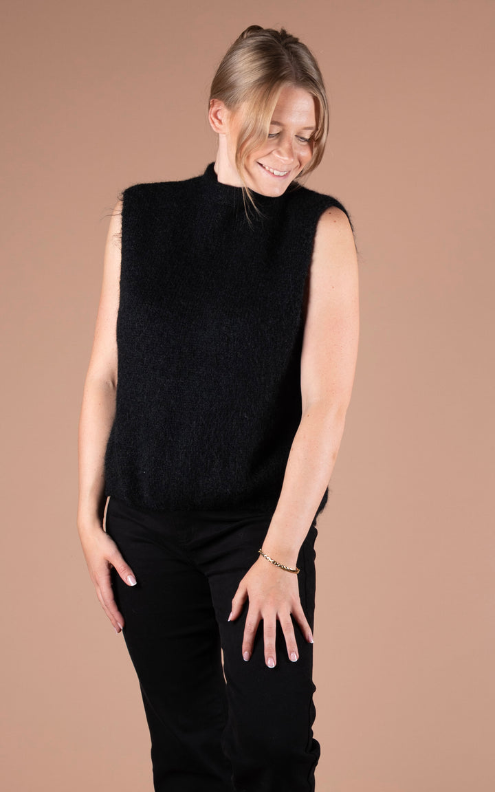 Maren Tie Back Vest | Black
