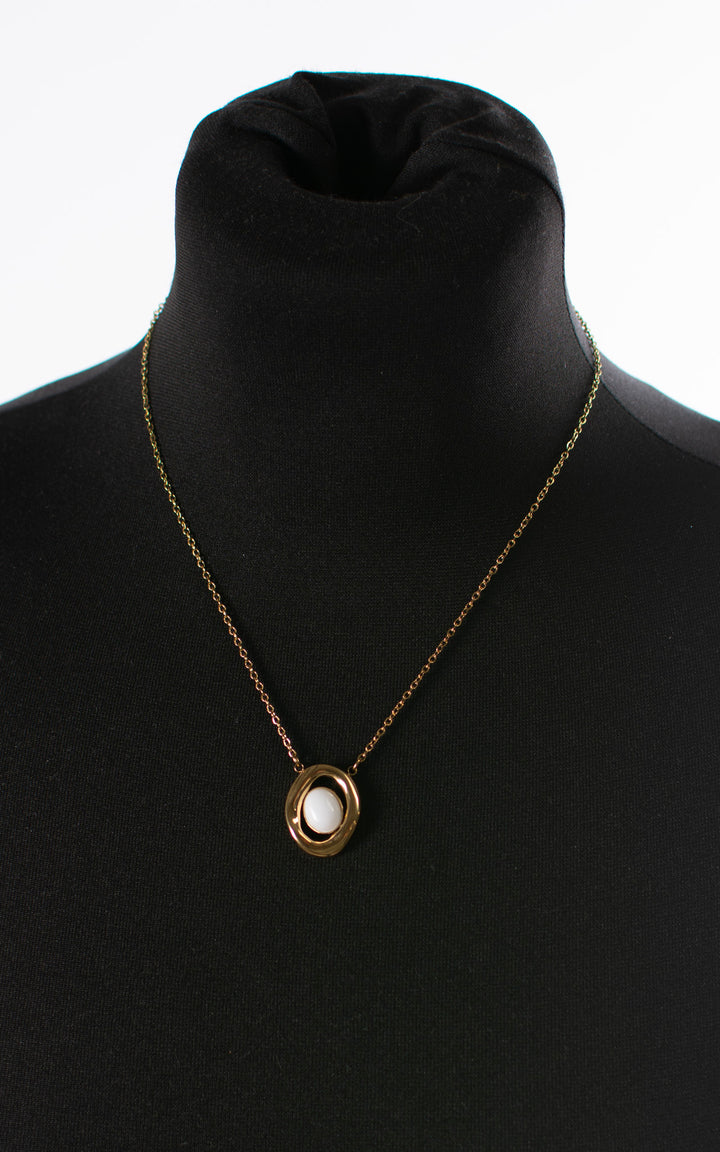 Oval Pearl | Necklace | White