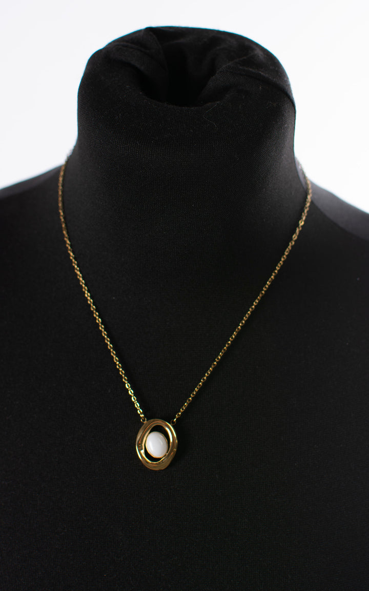 Oval Pearl | Necklace | White