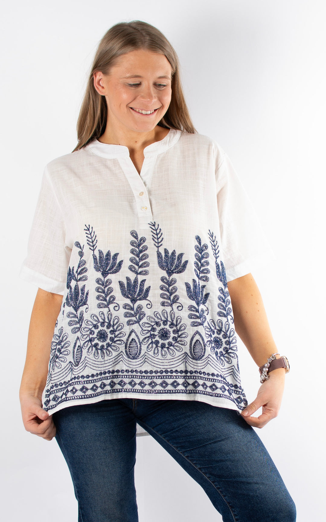 Palma Floral Button T | White