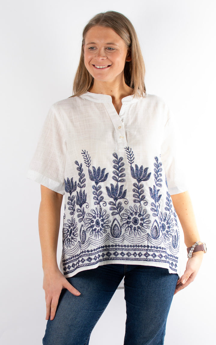 Palma Floral Button T | White