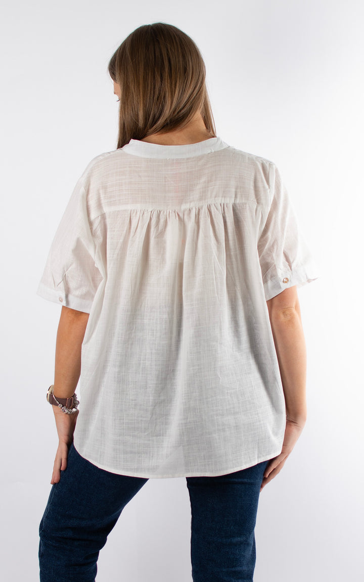 Palma Floral Button T | White
