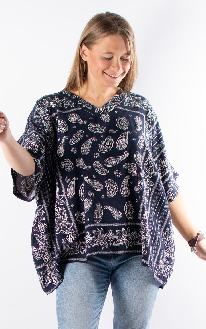Palma Paisley V-Neck T | Navy