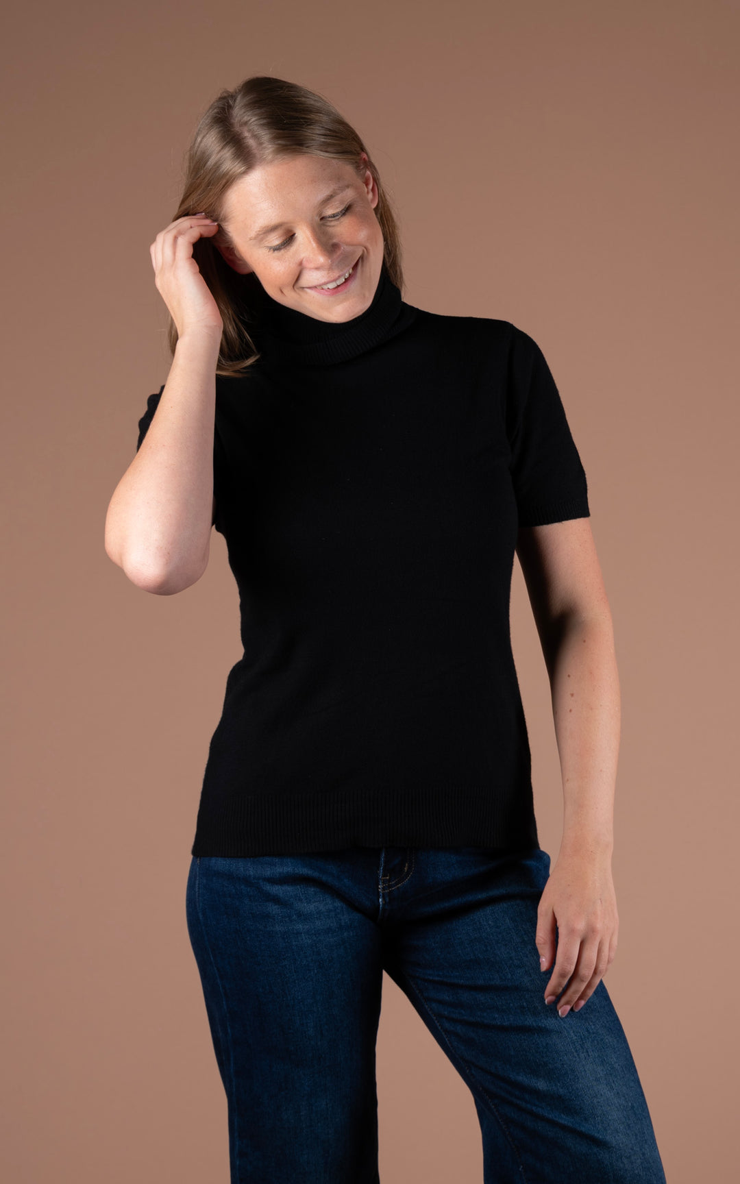 Remi Short Sleeve Roll Neck | Black