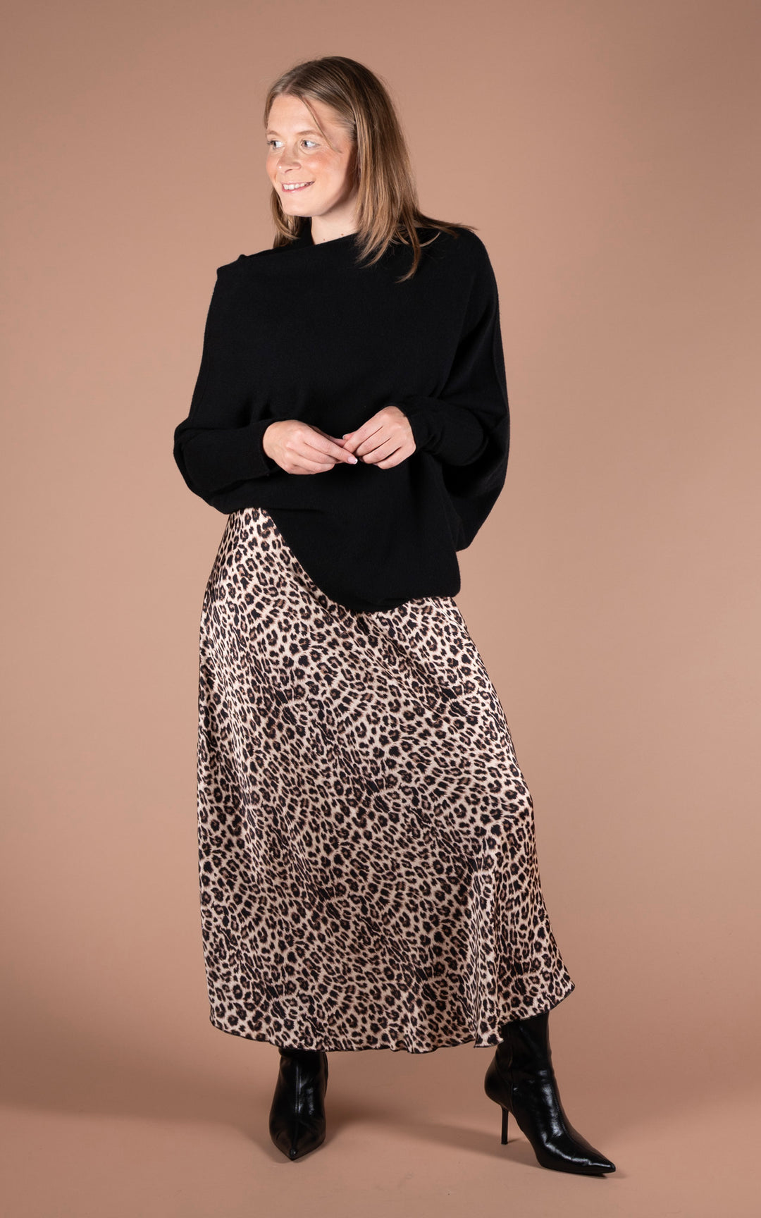 Saffron Asymmetric Jumper | Black