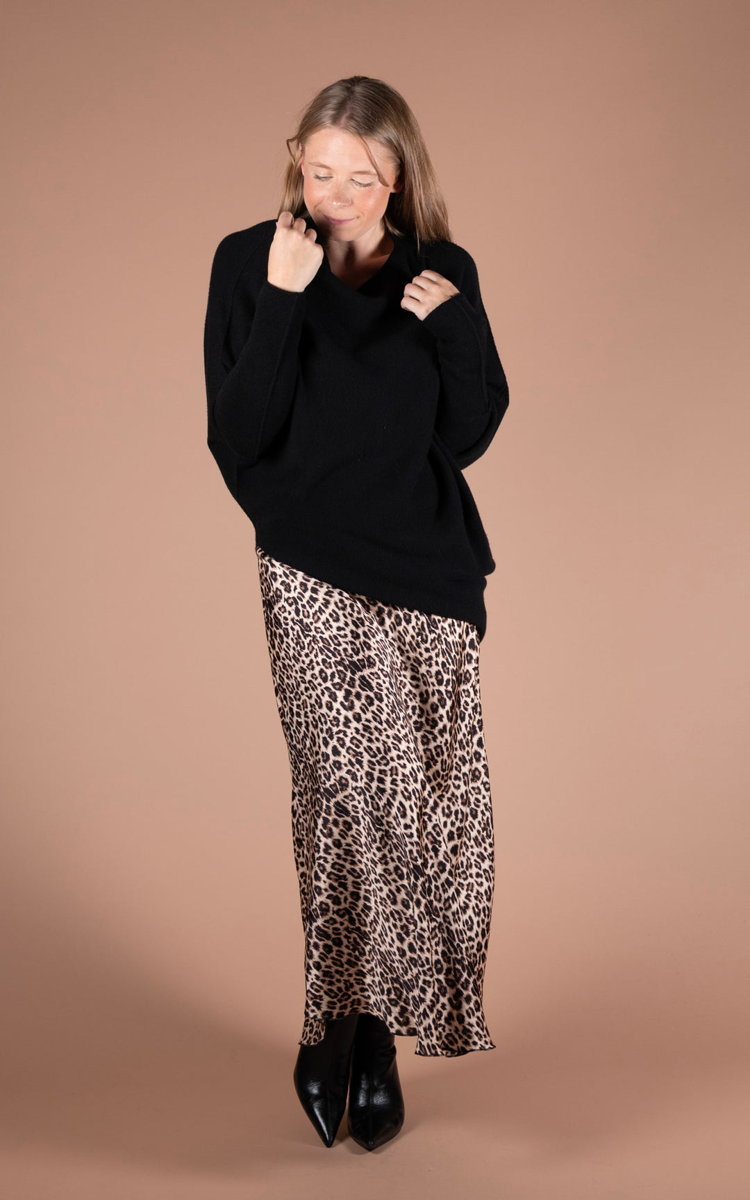 Saffron Asymmetric Jumper | Black
