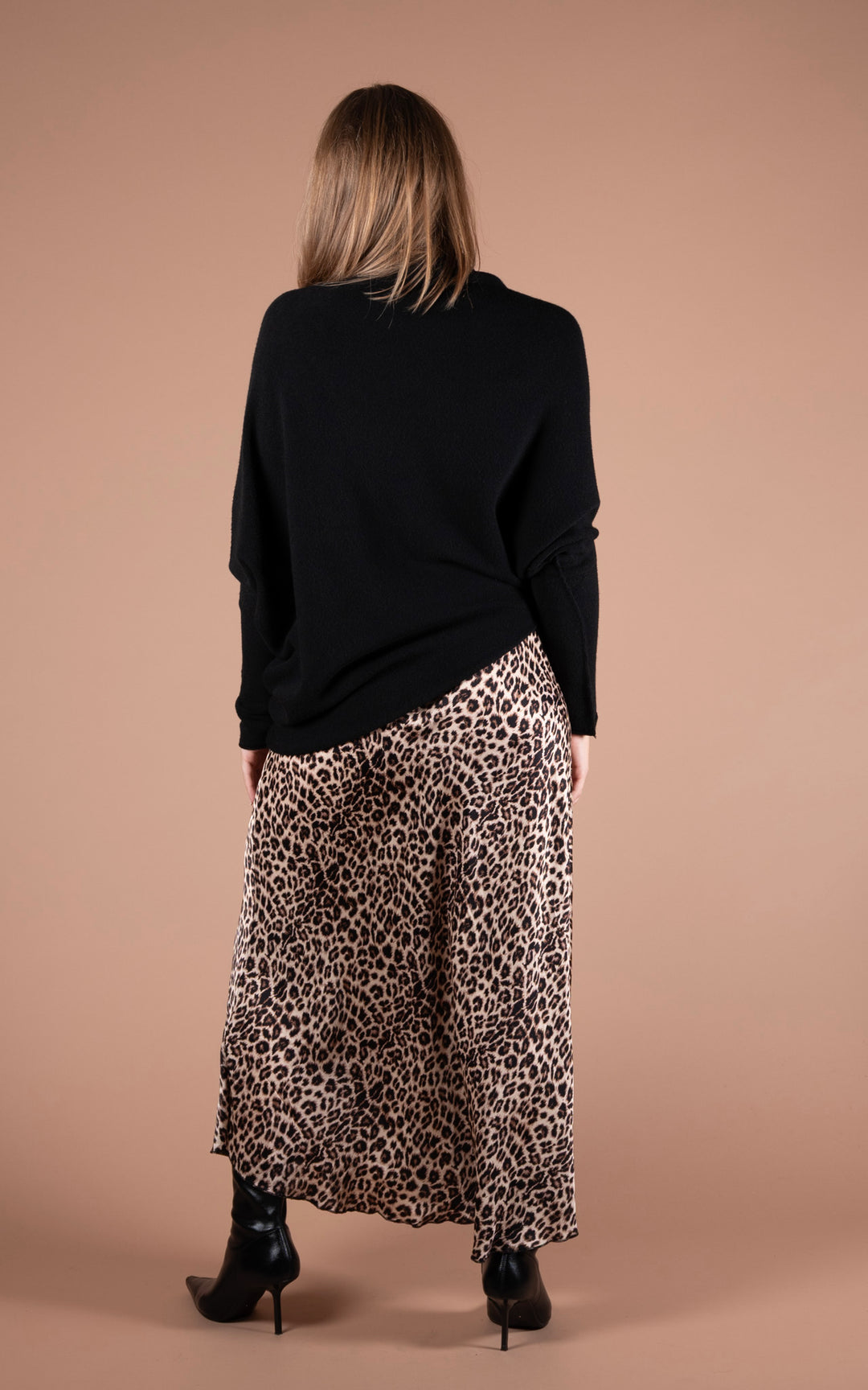 Saffron Asymmetric Jumper | Black