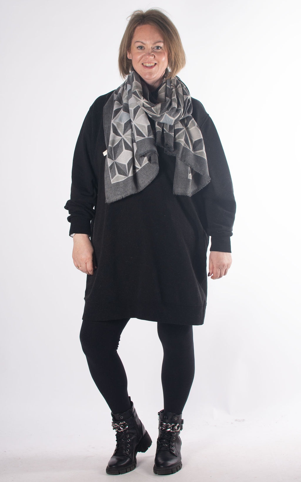 Scarf | Isometric Cubes | Black