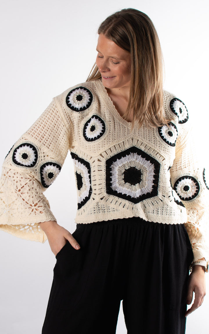 Sienna Mandala Crochet Crop Jumper | Black and White