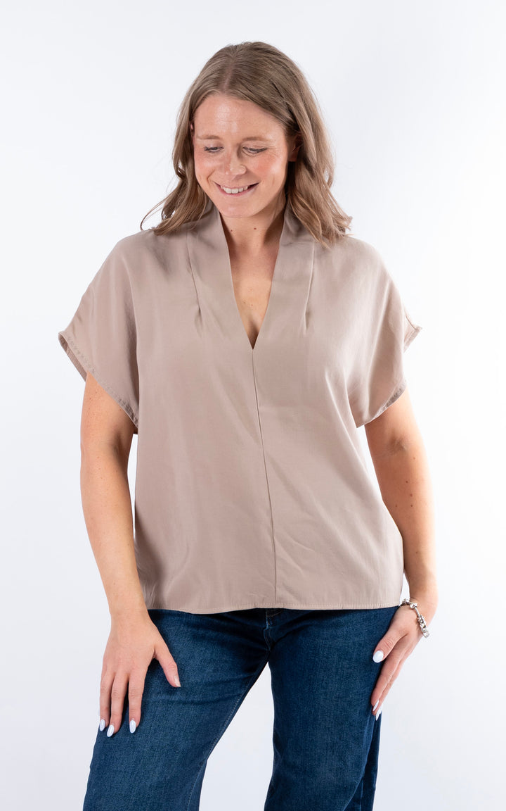 Sonoran V-Neck Top | Taupe