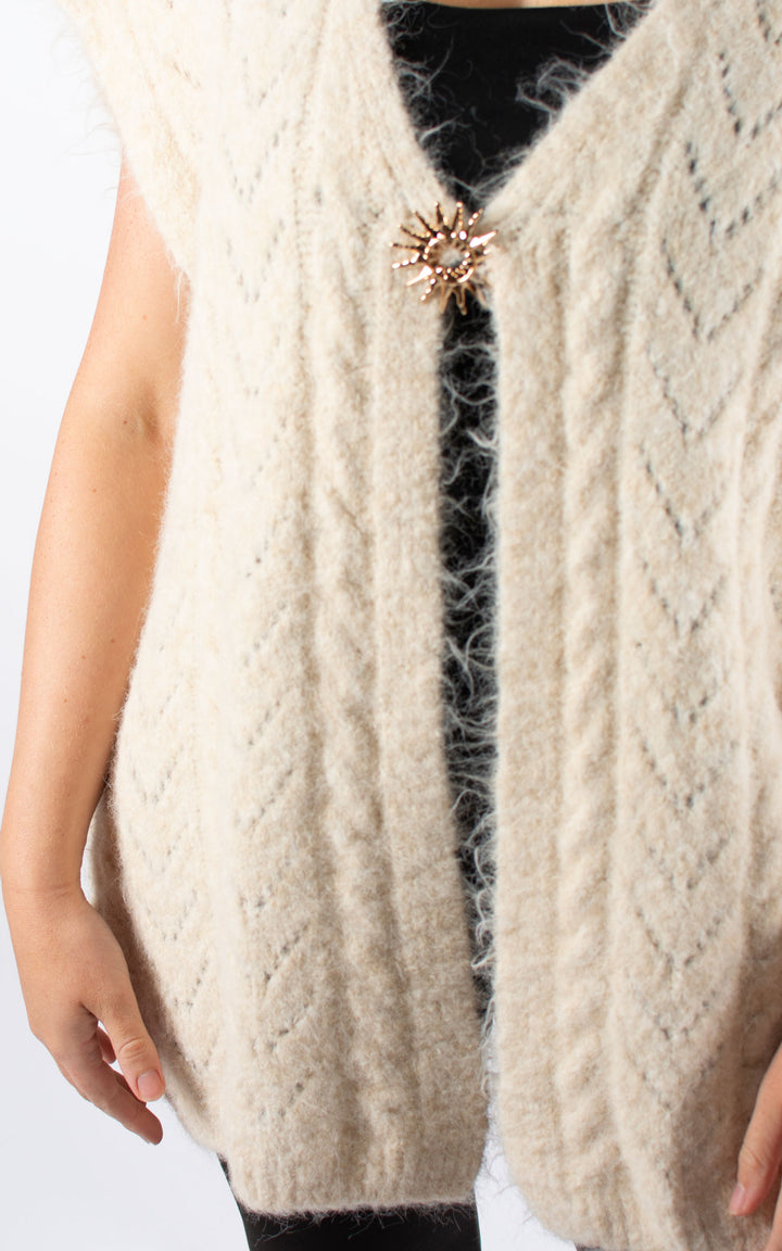 Star Brooch Waistcoat | Beige