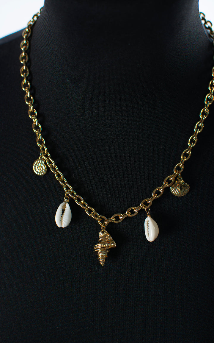 Seashell | Necklace | Gold