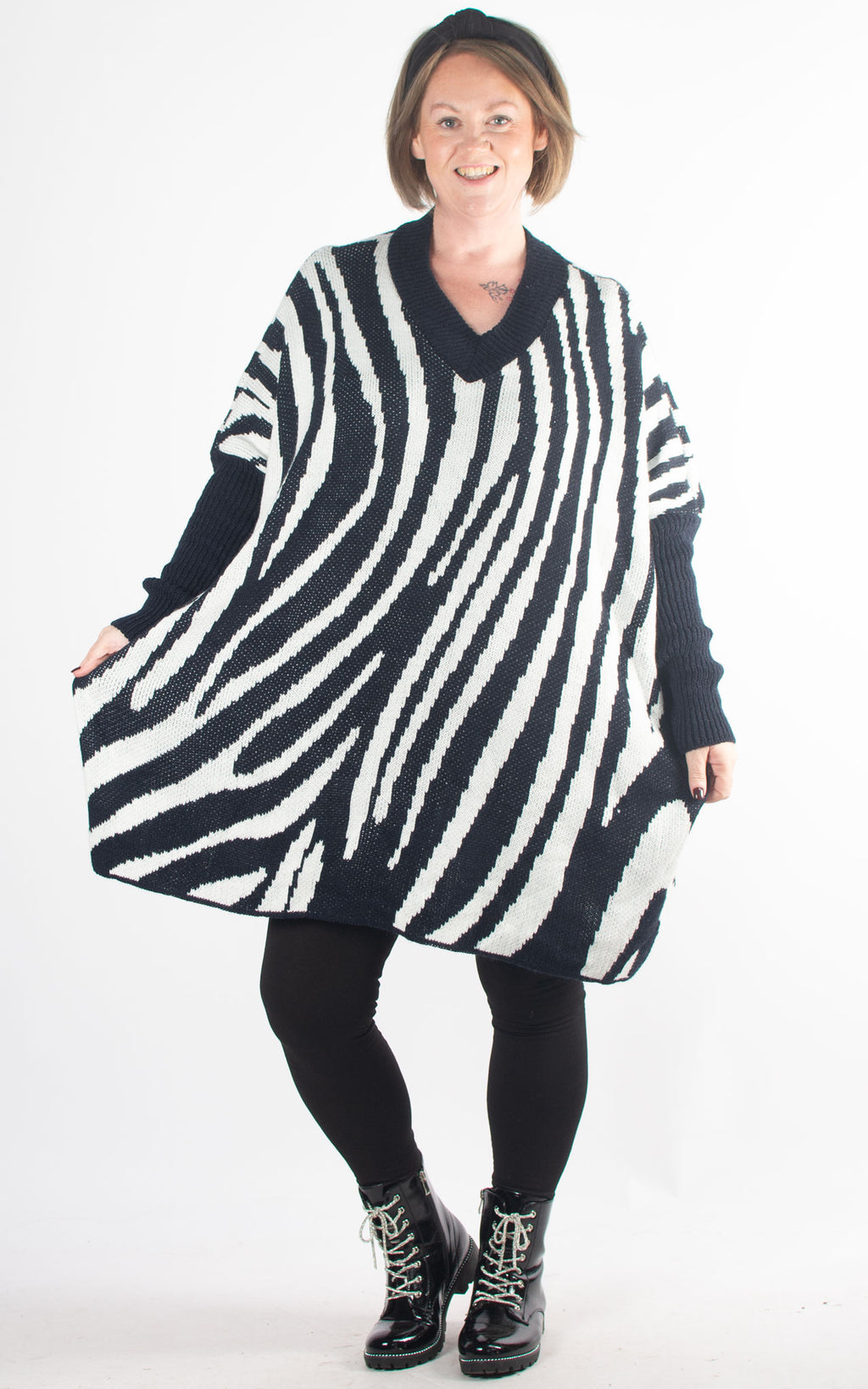 Zebra V-neck Jumper | Navy