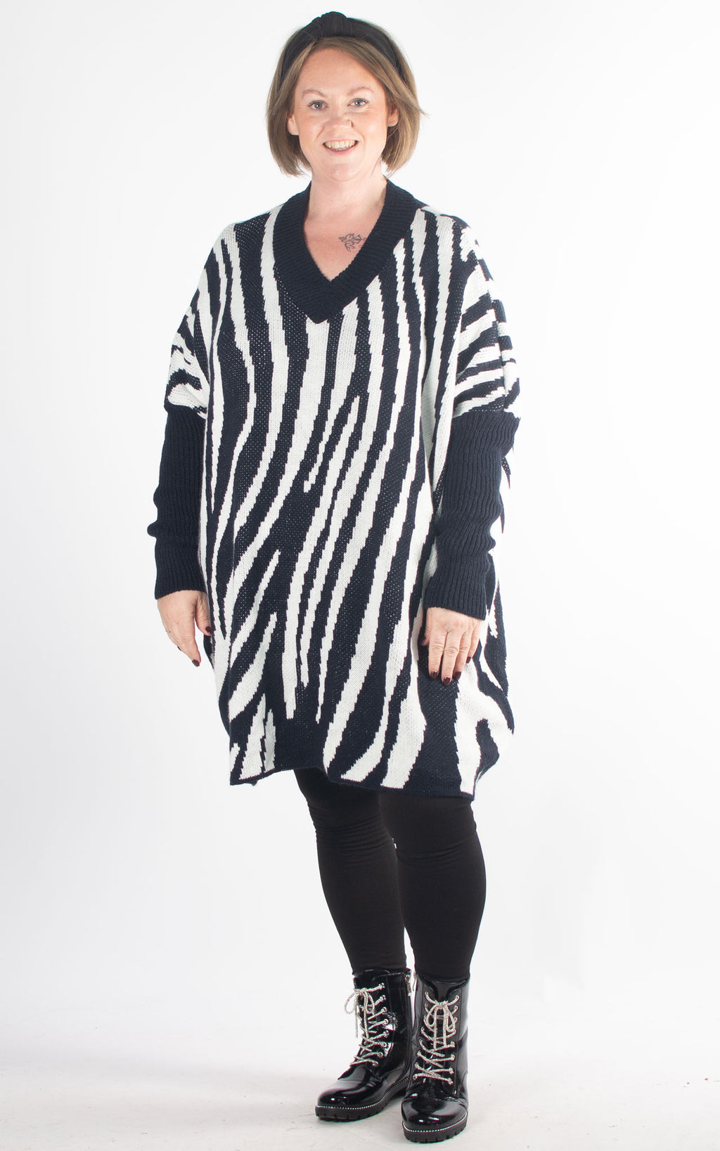 Zebra V-neck Jumper | Navy