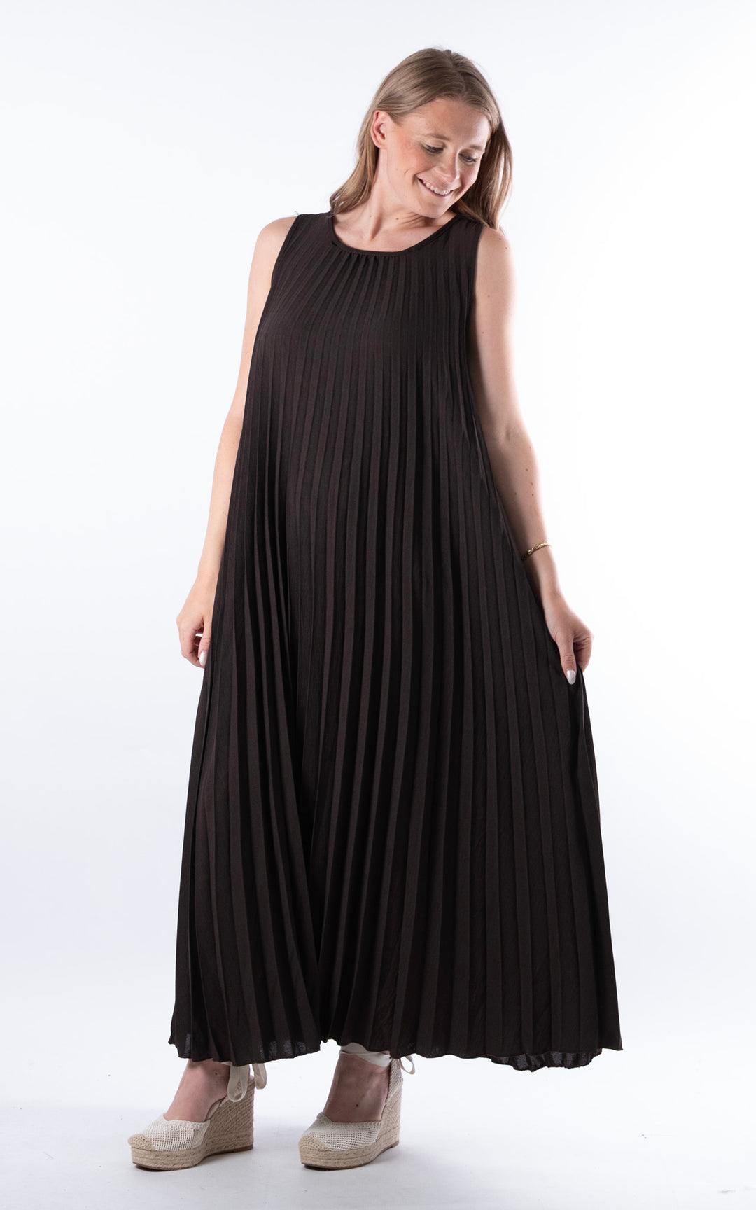 Zoe Maxi Pleated Dress | Chocolate