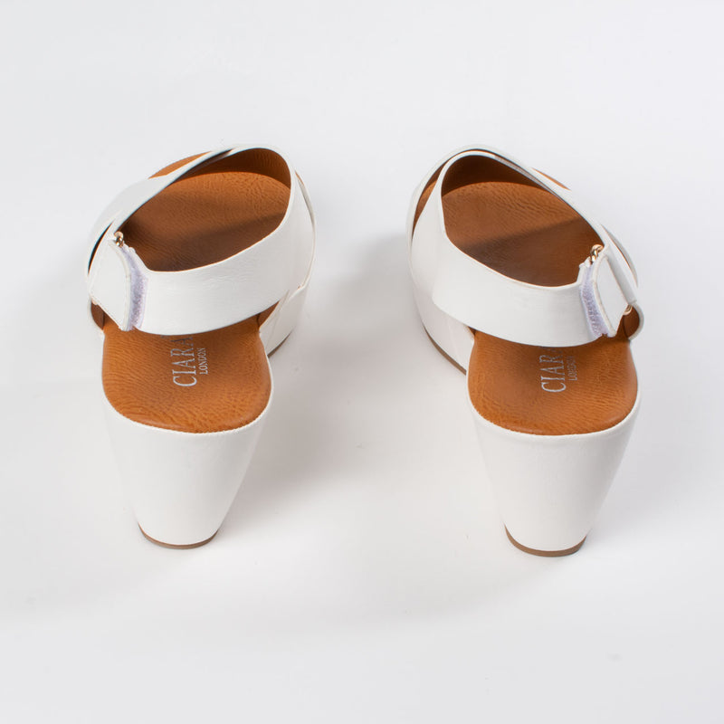 Clara Wedge | White